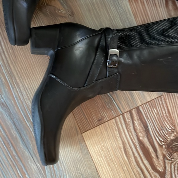 Clarks Size 7.5 M boots waterproof heel Black Leather  Women’s NICE - Picture 9 of 11